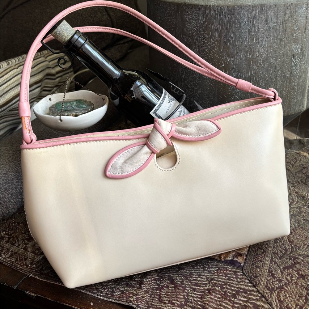 Authentic FURLA ITALIAN LEATHER Elegant Bow magnetic closure shoulder bag